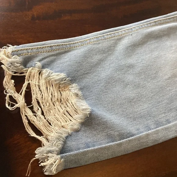 💙🩵Boohoo Distressed Jeans🩵💙 - Picture 2 of 4